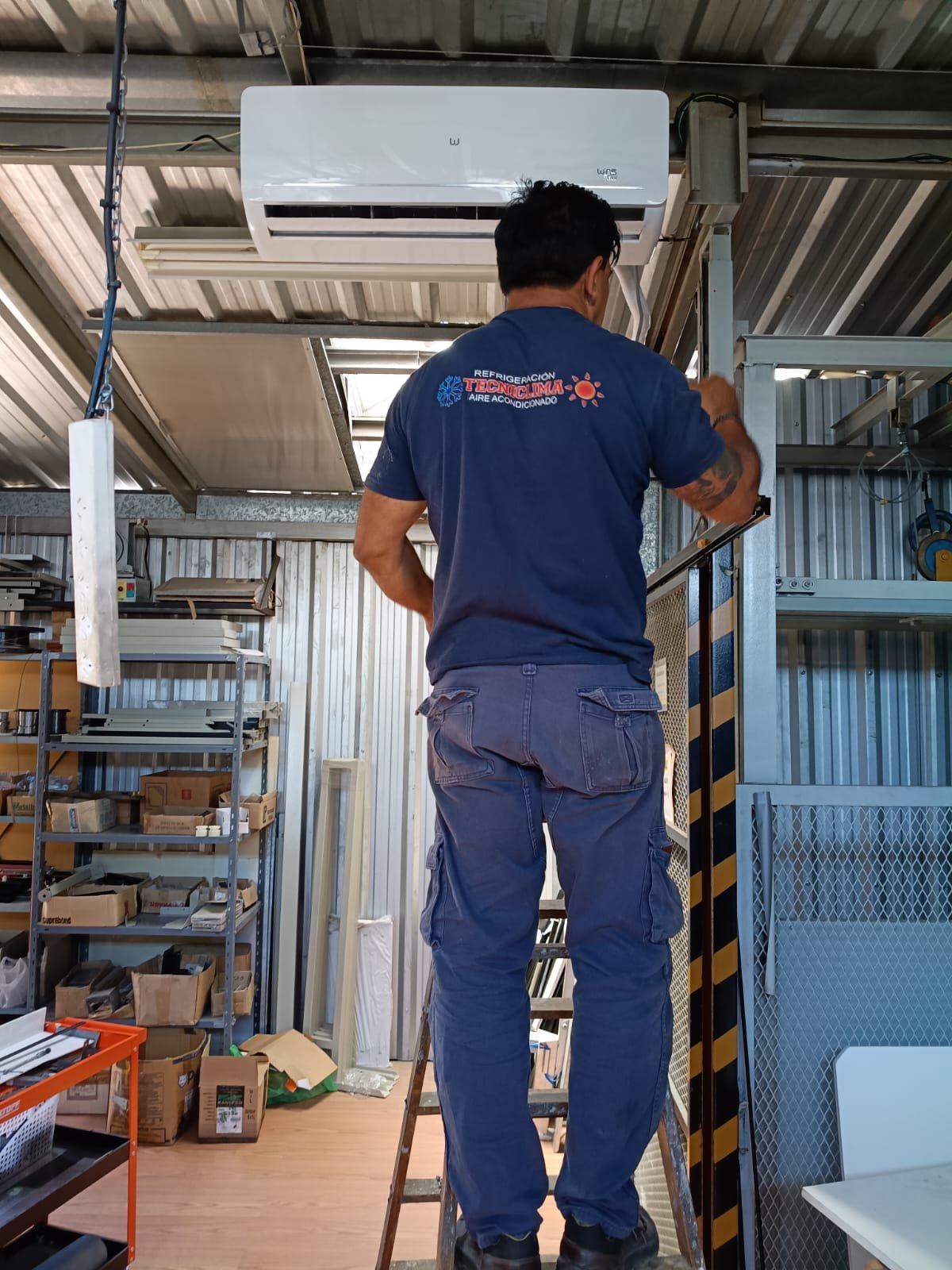 Trabajo de instalación y refrigeración por Tecniclima